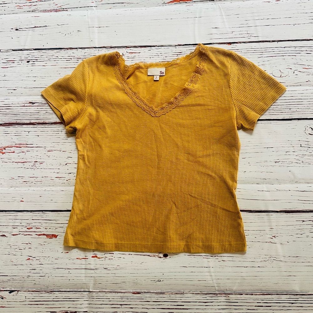 Women’s V-Neck Lace Trim Top! Size Small